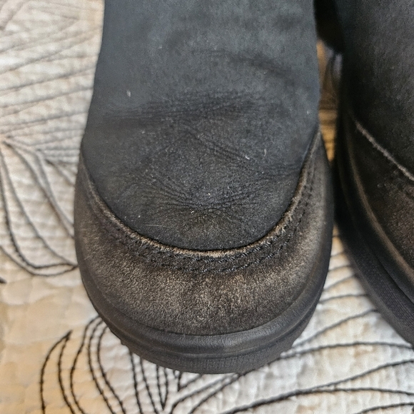 VGUC UGG Ultimate Short 5275 Black Suede Sheepskin Boots Womens 7 - Picture 10 of 16